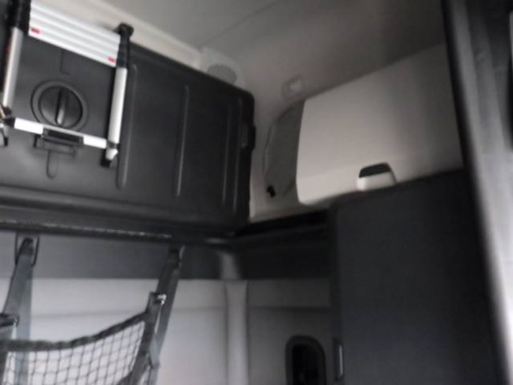 freightliner-cascadia-126-image-7