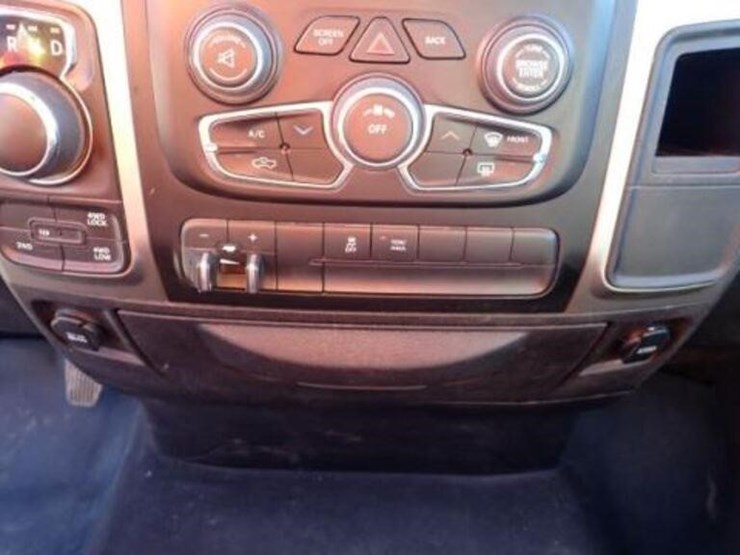 ram-1500-slt-image-52