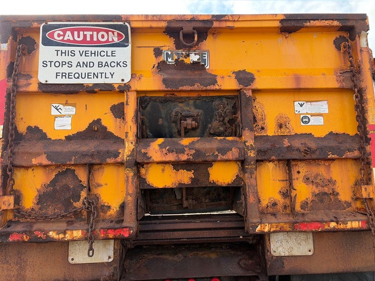 international-7400-image-11