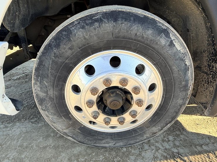 2007-freightliner-columbia-120-image-79