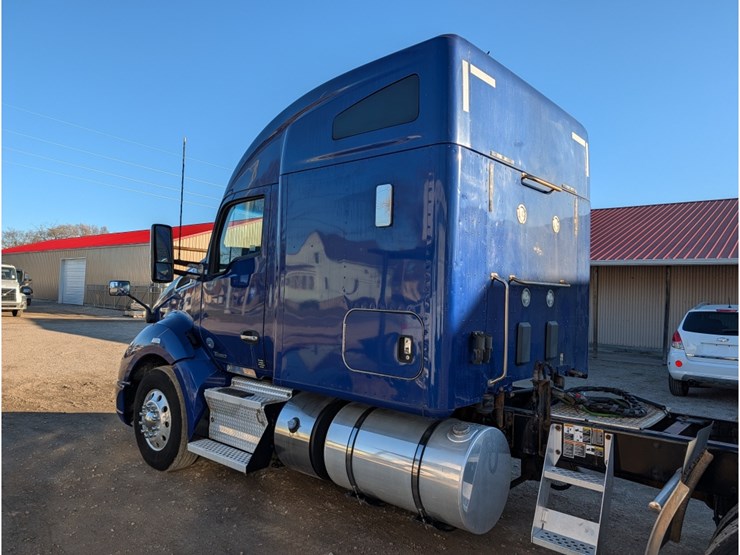 2020-kenworth-t680-image-15