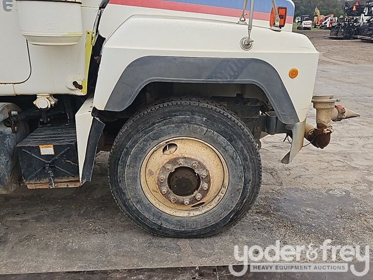 1994-mack-rd690s-image-10