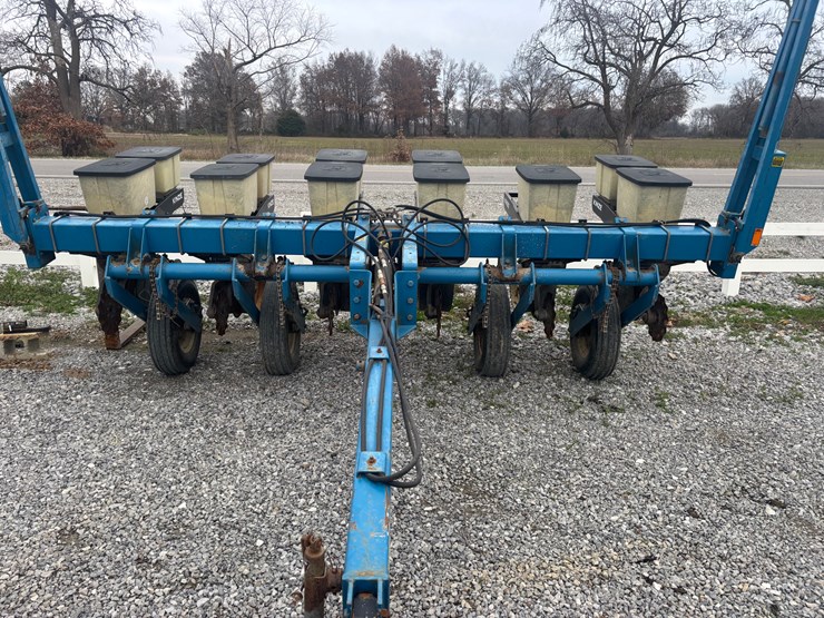 #1526-•-kinze-6-row-image-1