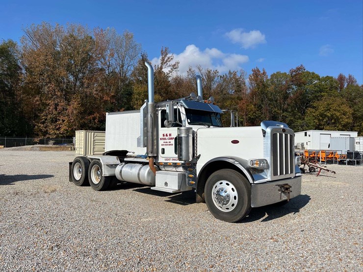 2009-peterbilt-389-image-1