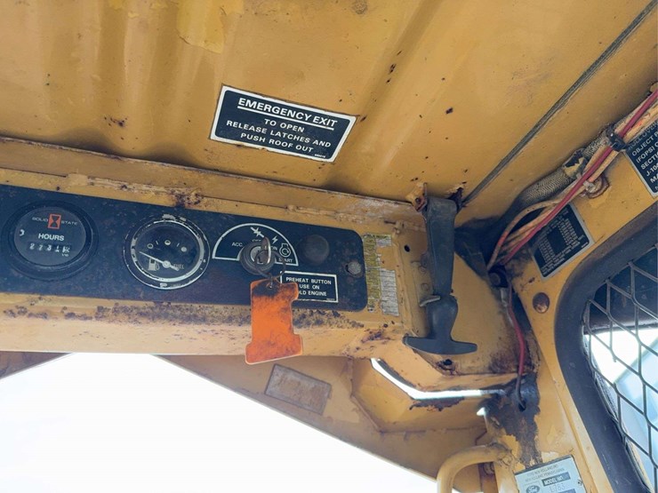 new-holland-l783-image-26