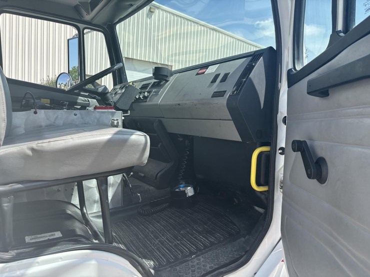 freightliner-fl80-image-61