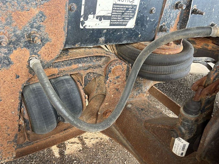 2018-mack-gu-granite-6-axle-dump-truck-image-27