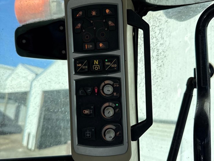 massey-ferguson-8730-image-21