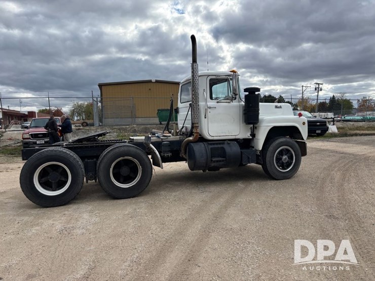 mack-r686st-image-11