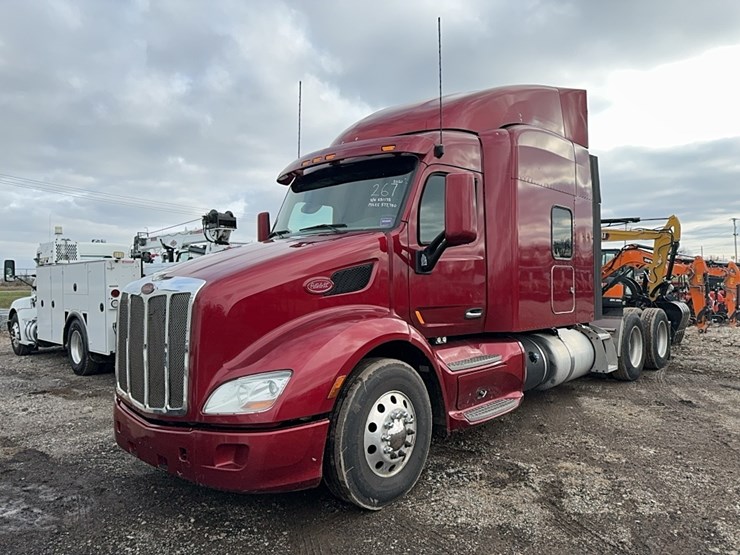2020-peterbilt-579-image-1