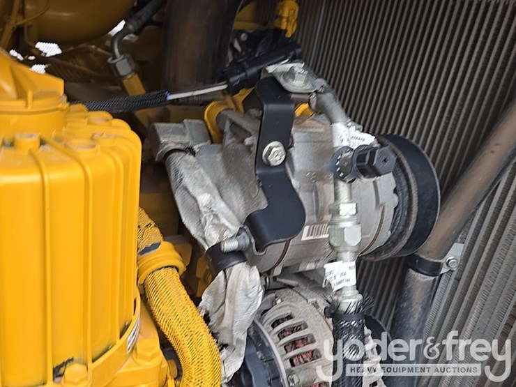 2019-deere-850l-lgp-image-130