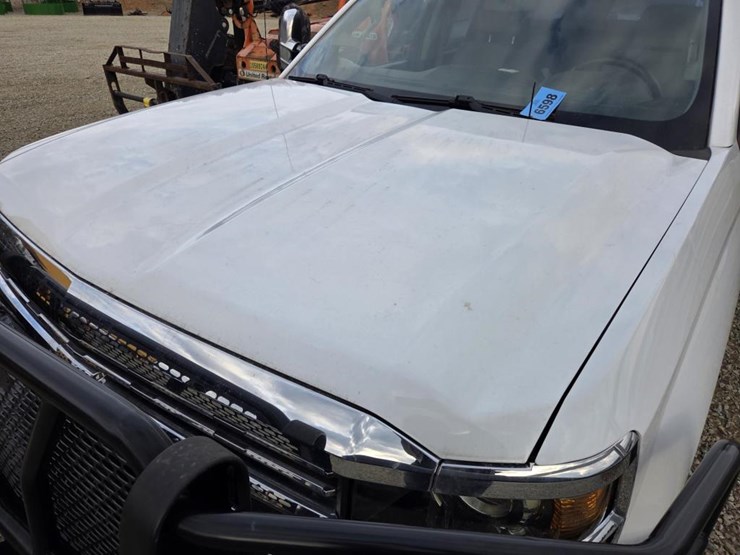 2015-chevrolet-silverado-2500hd-image-12