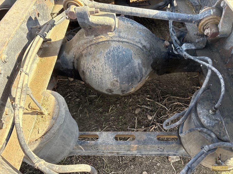 2001-volvo-vnm-semi-truck-image-28