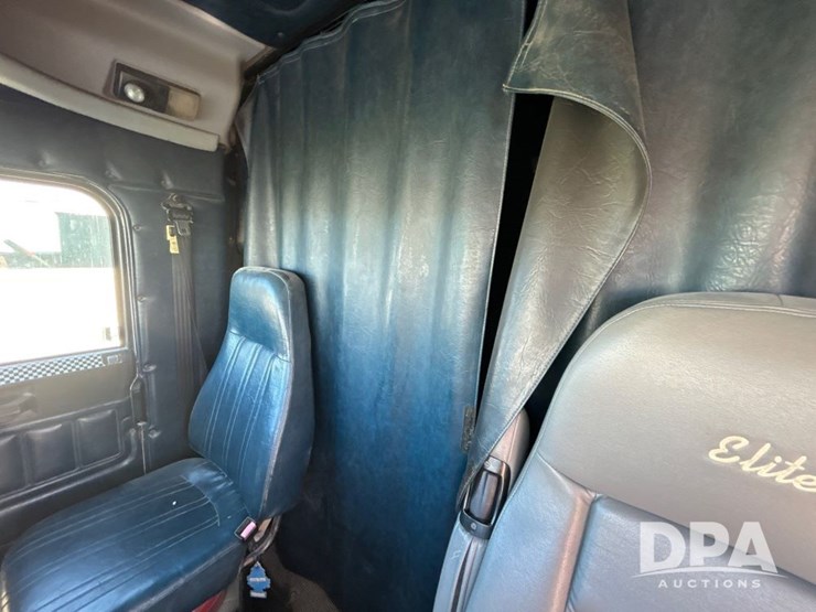 1996-freightliner-fld120-image-54