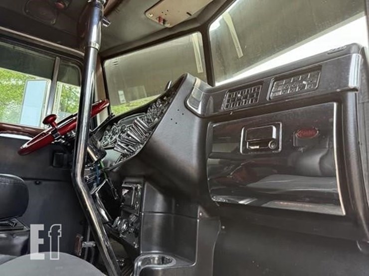 2002-peterbilt-379-image-31