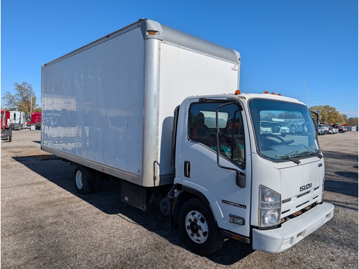 2015-isuzu-npr-image-3