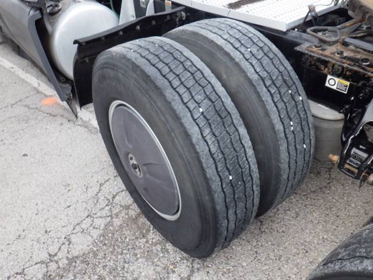 peterbilt-579-image-18