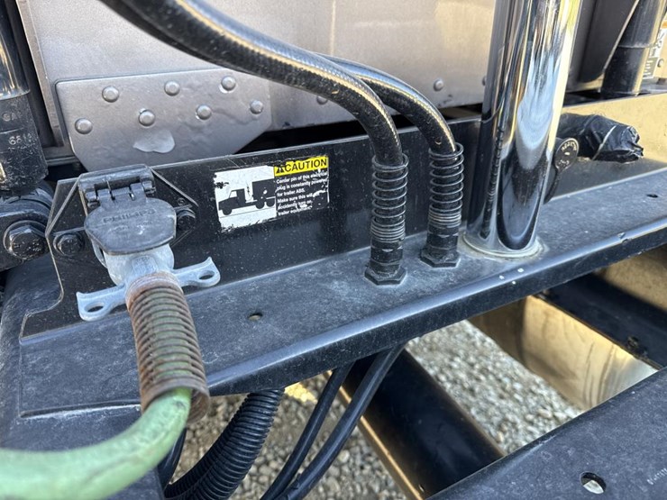 2012-peterbilt-389-image-44