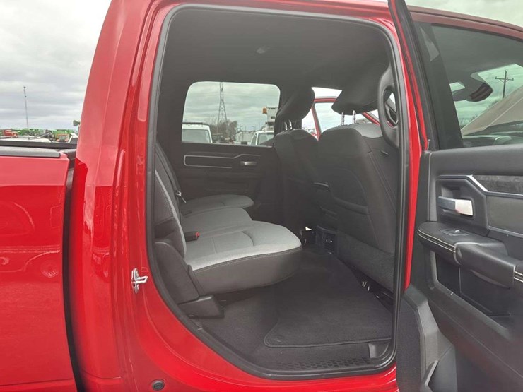 2024-ram-2500-big-horn-image-18