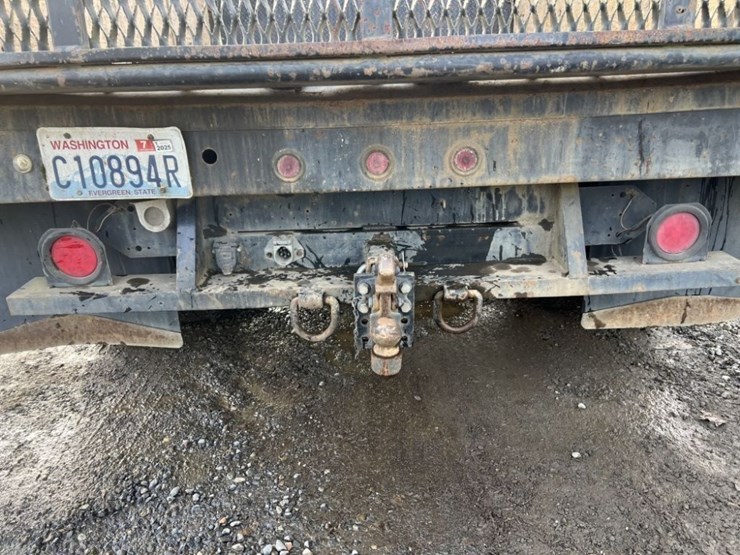 2003-freightliner-fl50-image-12