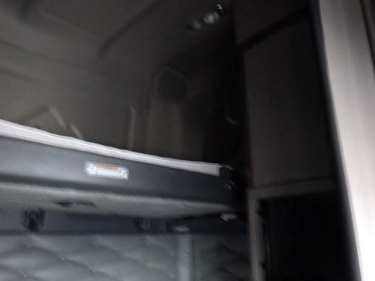 2019-freightliner-cascadia-125-image-8