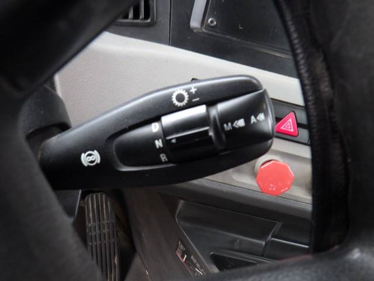 2020-freightliner-cascadia-126-image-15