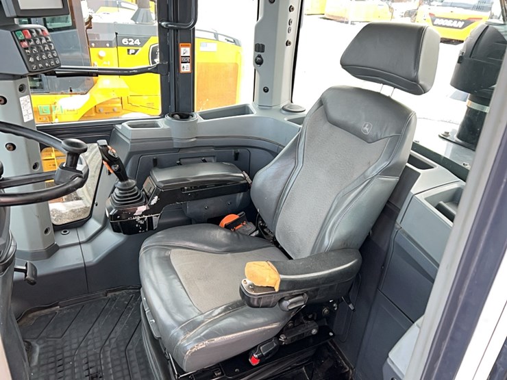 2021-deere-644k-image-17