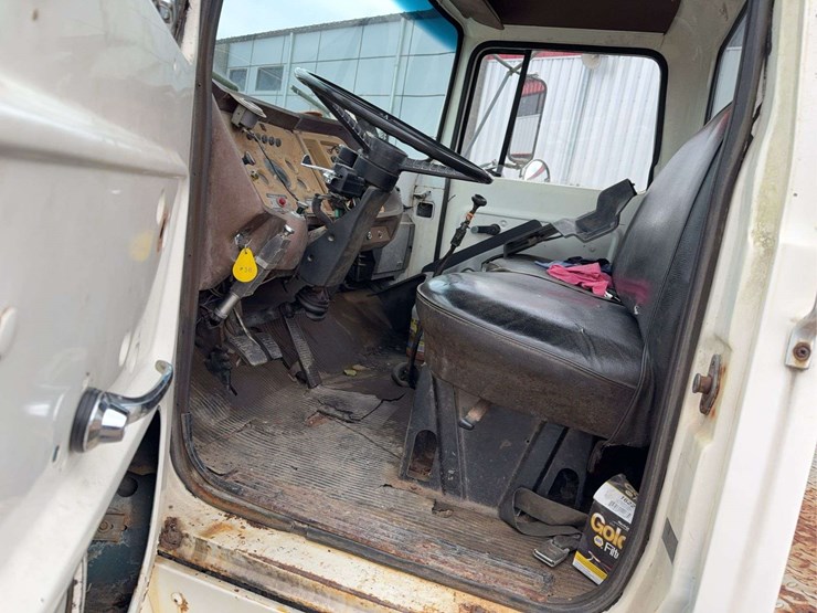 1981-ford-ln700-image-26