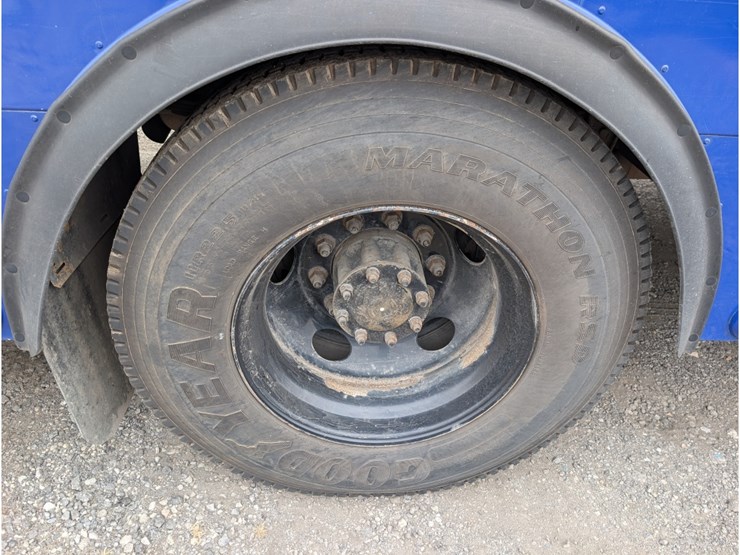 2012-freightliner-b2-image-9