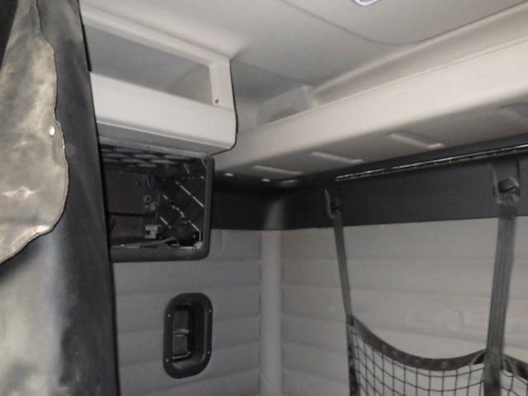 freightliner-cascadia-126-image-23