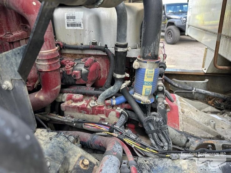 2015-mack-leu613-image-10