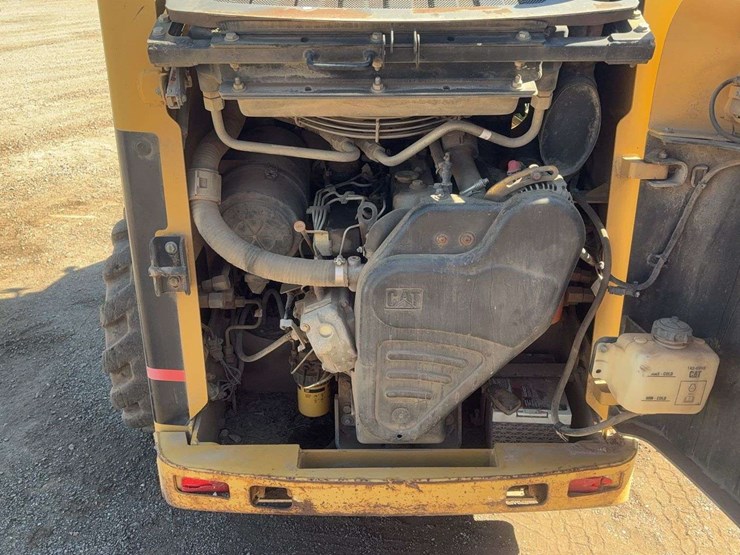 caterpillar-246-image-9