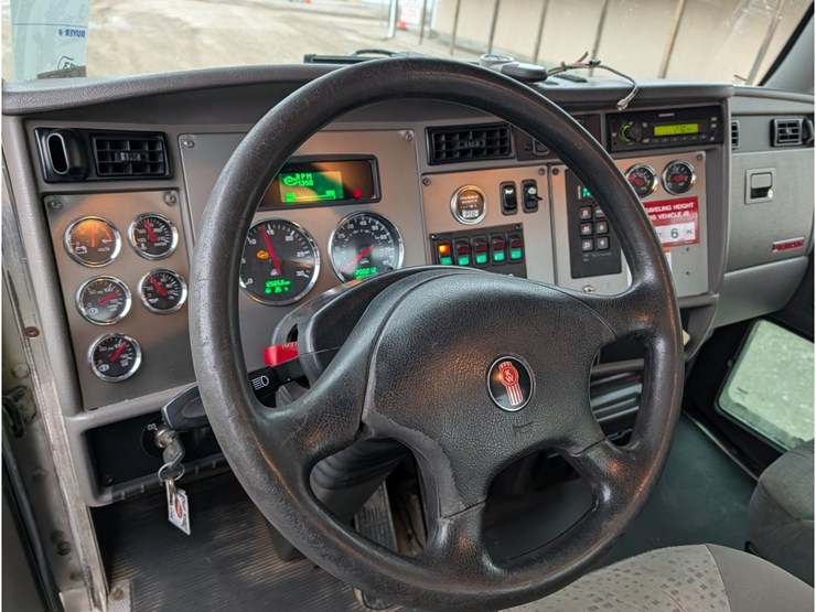 2012-kenworth-t370-image-24