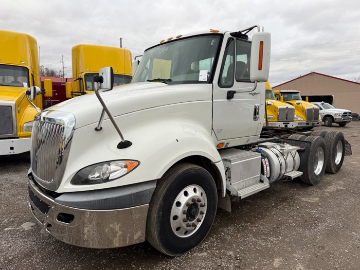 2014-international-prostar-image-1