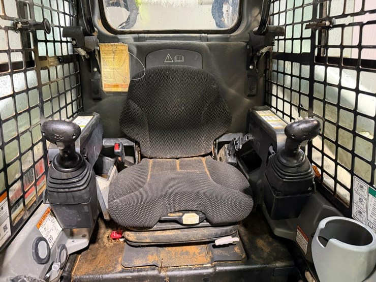 2022-bobcat-t740-image-22