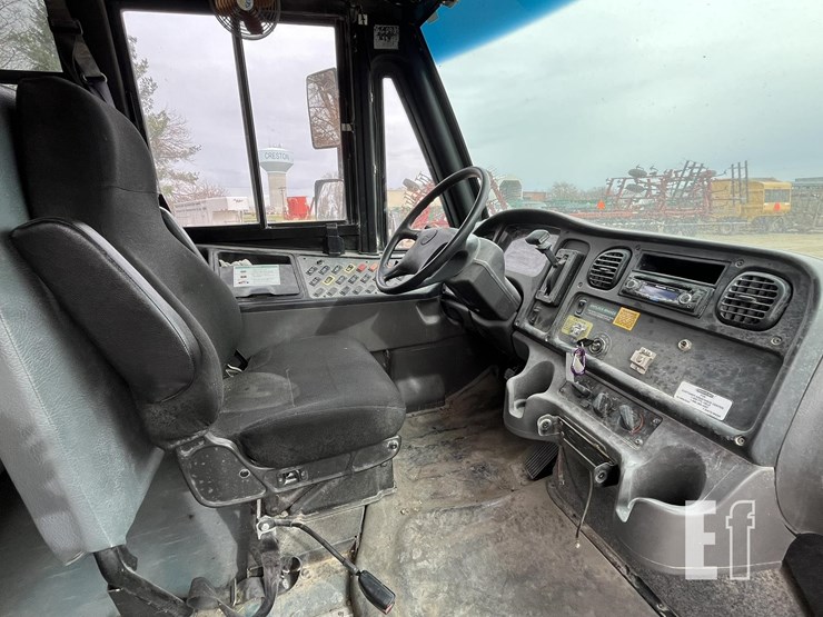 2014-thomas-saf-t-liner-c2-image-17