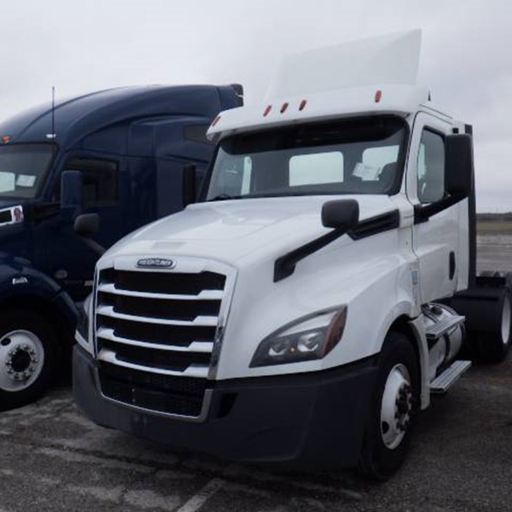 FREIGHTLINER CASCADIA 126