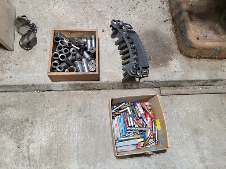 bridgeport-mill-w/phase-convertor-and-tools-image-16