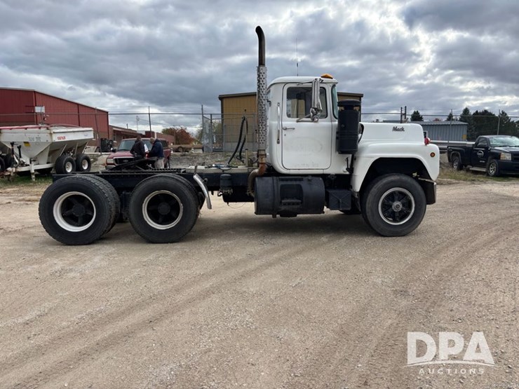 mack-r686st-image-10