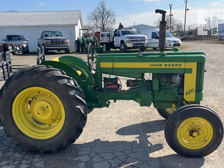 john-deere-420u-image-3