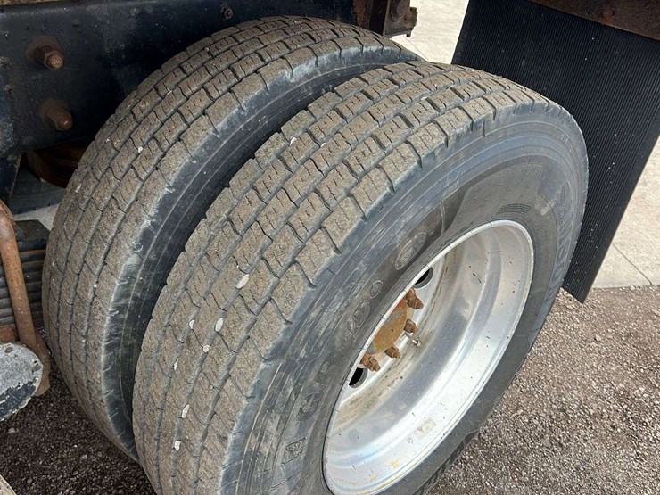 2018-mack-gu-granite-6-axle-dump-truck-image-5