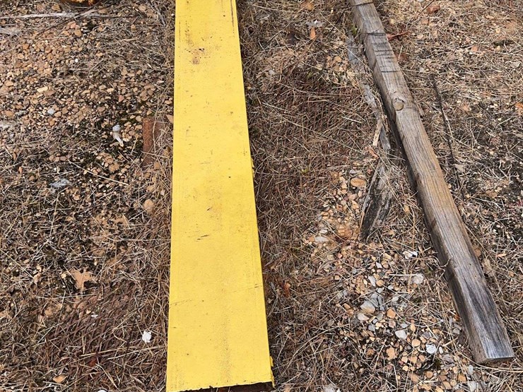 steel-rack,-(2)-yellow-pieces-steel,-flat-bar-image-4