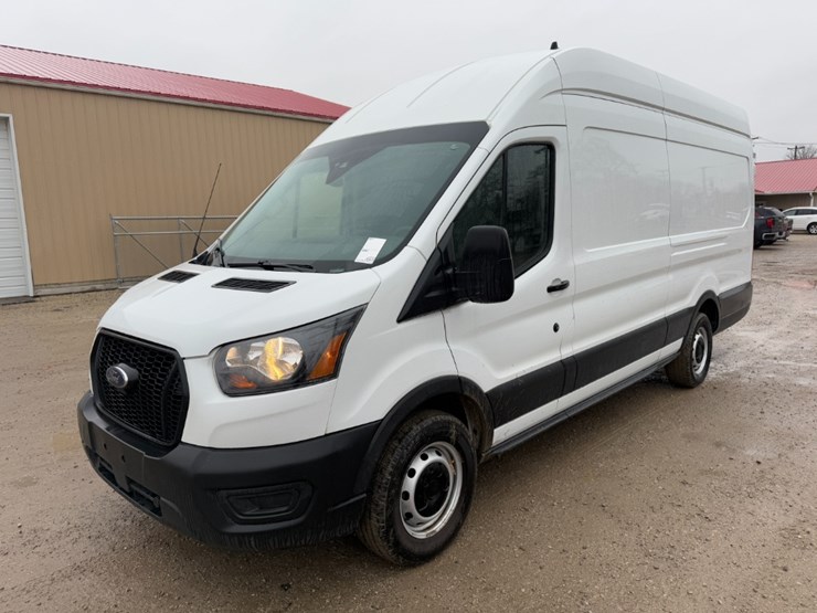2022-ford-transit-image-1