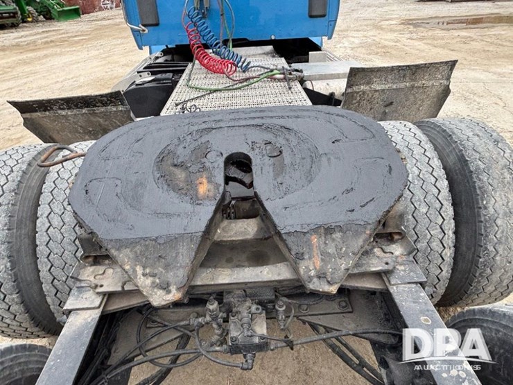 peterbilt-579-image-31