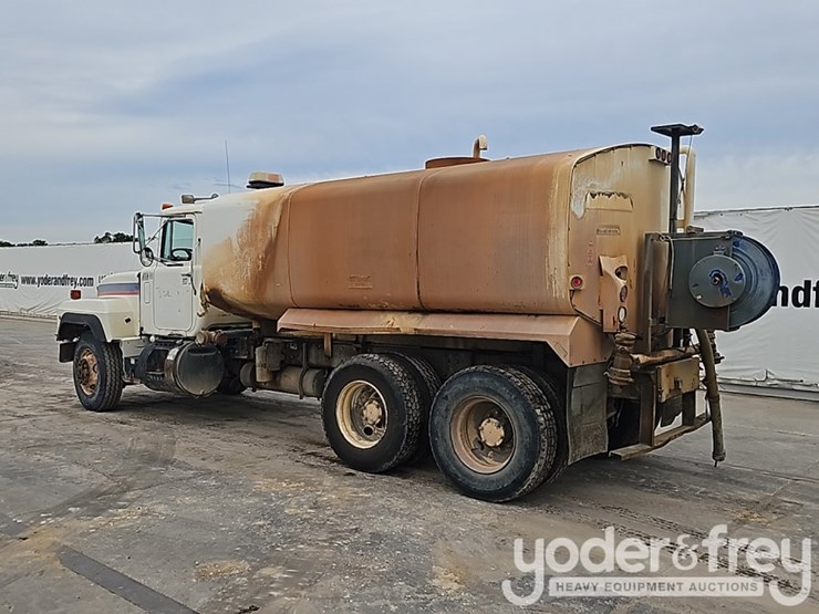 1994-mack-rd690s-image-4