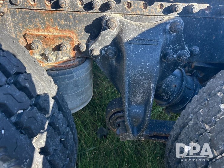 1996-freightliner-fld120-image-27