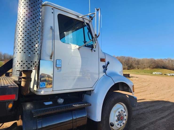 international-8100-image-15