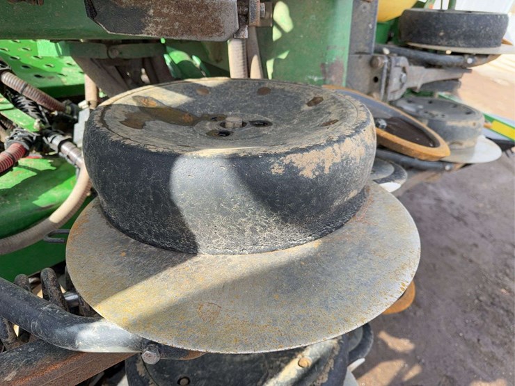 2011-john-deere-1990-image-43