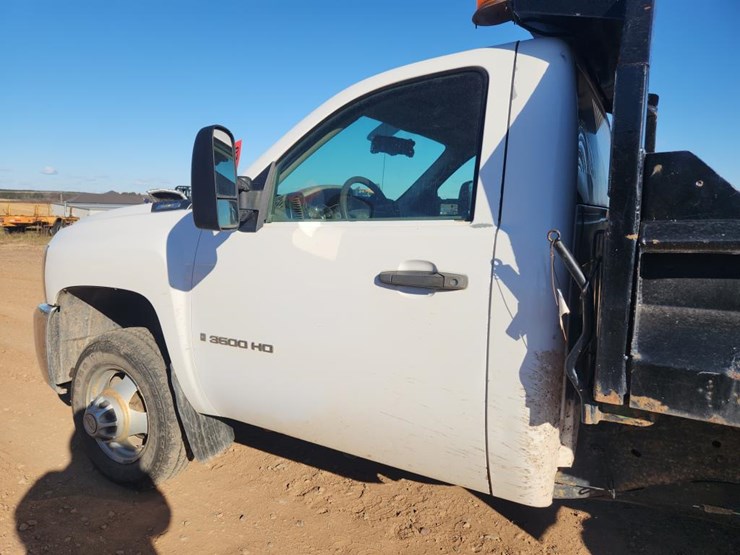 2009-chevrolet-3500-image-10