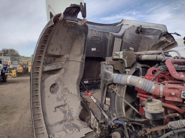 peterbilt-567-image-16